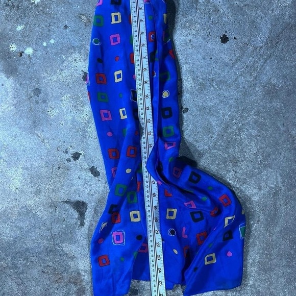 Vintage 90s Blue and multi-coloured square print vintage silk scarf - Picture 4 of 4
